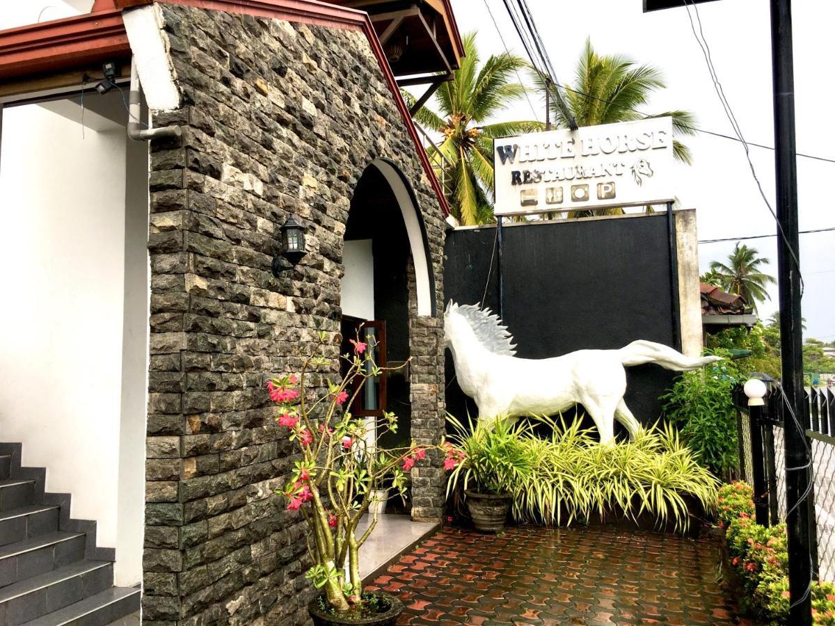 White Horse Mirissa Hotel Ngoại thất bức ảnh