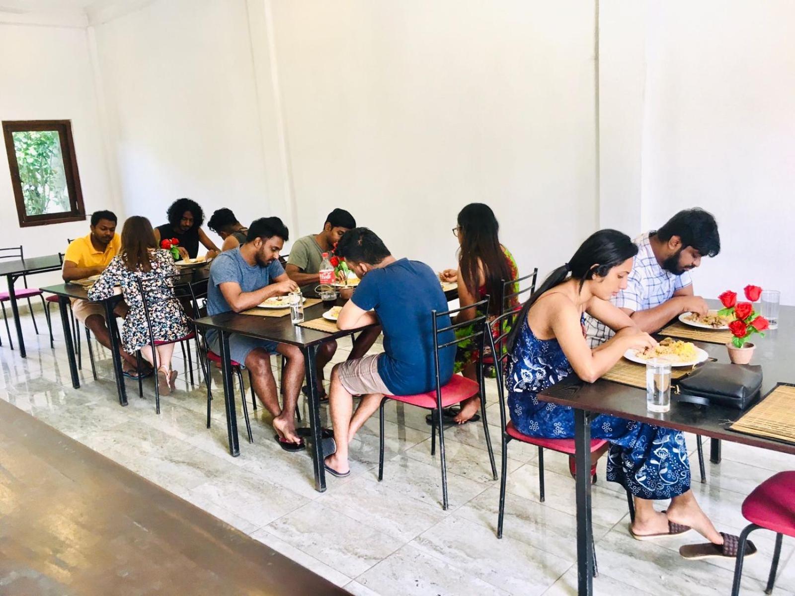 White Horse Mirissa Hotel Ngoại thất bức ảnh
